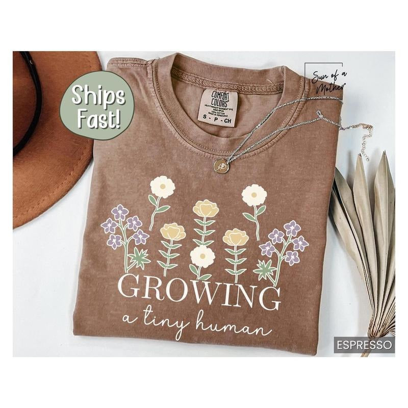 Floral Pregnancy Announcement Shirt Baby Reveal Shirt Gift for Expecting Mom Shirt Spring Pregnancy Reveal Tshirt Cute Pregnancy T Shirt