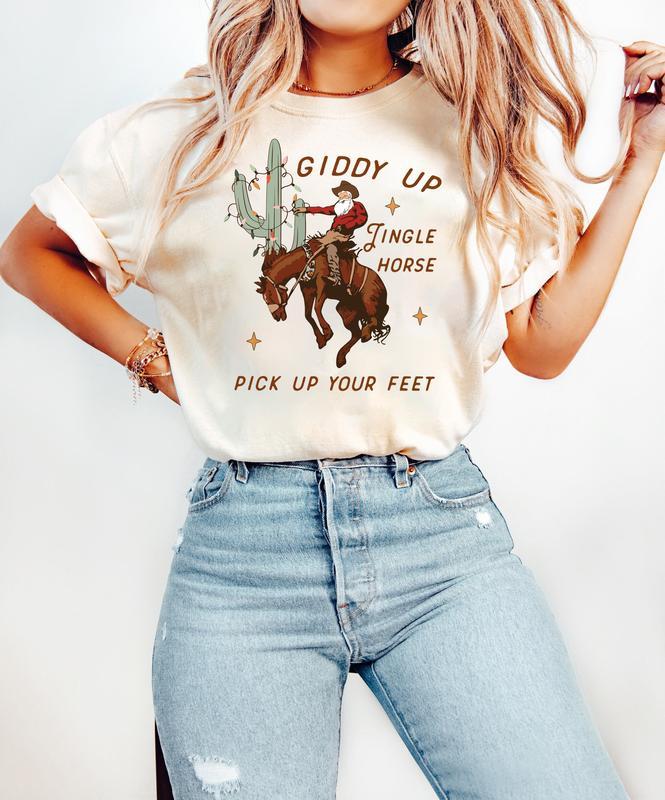 Cowboy Christmas Sweatshirt, Western Christmas Shirt, Giddy Up Jingle Horse Pick Up Your Feet, Howdy Country Christmas Horse, Cowgirl Shirt, Christmas Sweatshirt, Horse Christmas Crewneck Sweatshirt Menswear Hoodie