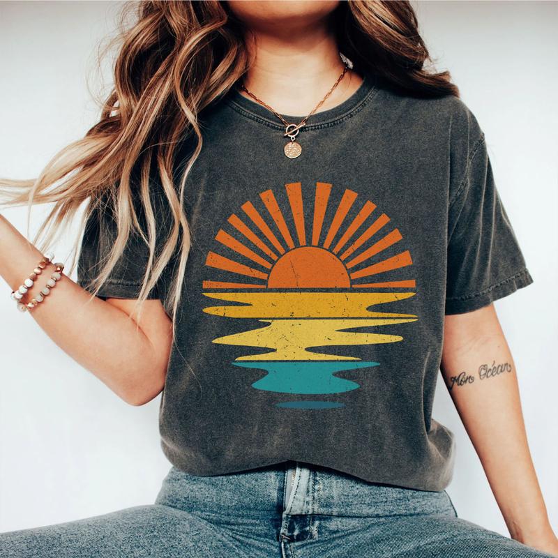 Sunset Shirt, Summer Shirt, Sun Shirt, Retro Sunshine Shirt, Sun Rays Tee, Beachy Vibes Tee, Comfort Shirt for Women, Beach TShirt, Summer Vacation TShirts, Retro Summer Time, Sunsets Tee, Matching Beach TShirt, Girls Trip Tee, Gift for Friend Women Top