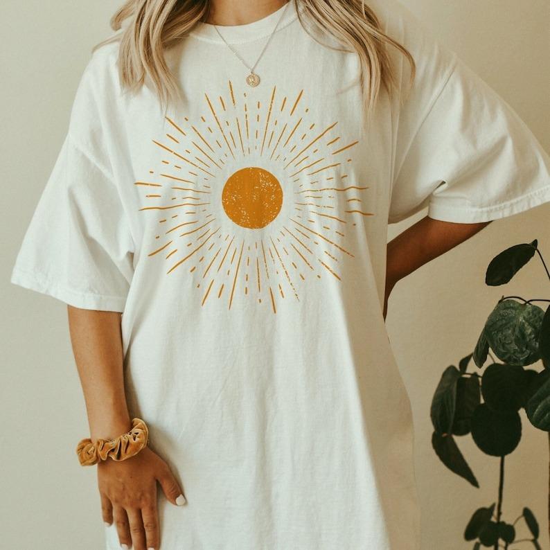 Vintage Minimalistic Sunburst T-shirt, vintage t shirt, women T-shirt, Unisex T-shirt all size S to 3XL Top Womenswear