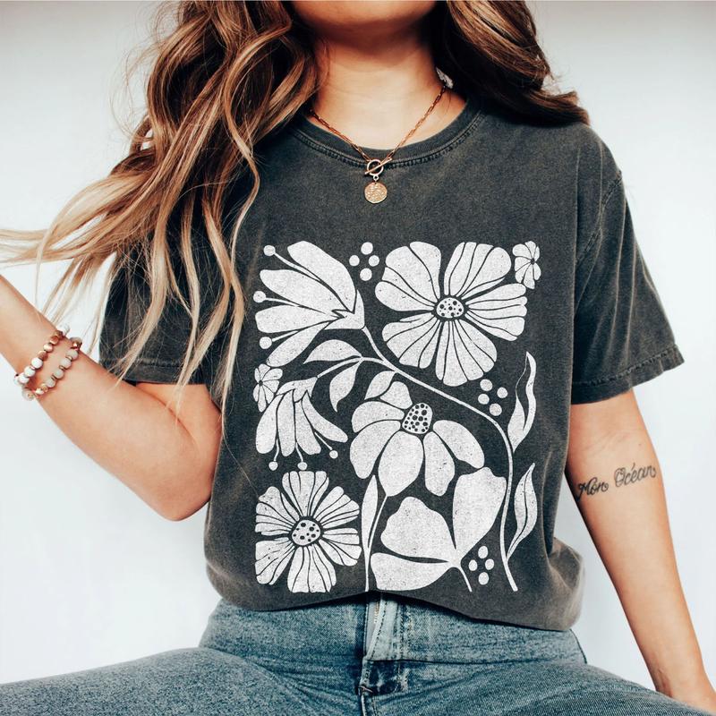 WildFlowers Shirt, Wild Flower Tshirt, Comfort Shirts for Women, Boho Floral Shirt for Her, Vintage Botanical Tee, Gifts For Her, Pastel Floral Nature T-Shirt, Flowers Lover Shirt, Garden Lover Tee, Ladies Shirts, Gifts for Women, Gift for Mom, Women Top