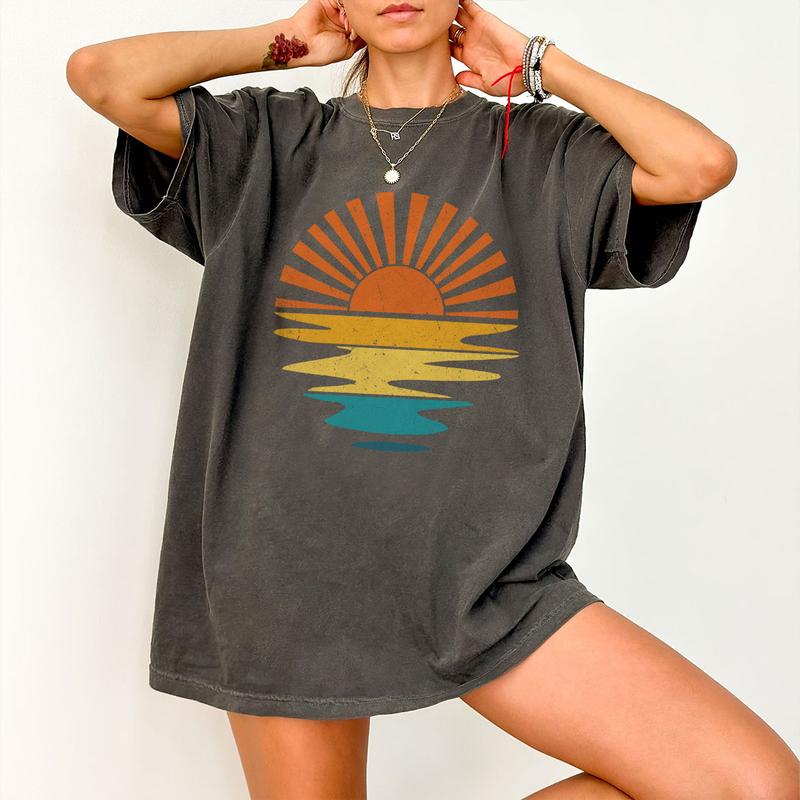 Sunset Shirt, Summer Shirt, Sun Shirt, Retro Sunshine Shirt, Sun Rays Tee, Beachy Vibes Tee, Comfort Shirt for Women, Beach TShirt, Summer Vacation TShirts, Retro Summer Time, Sunsets Tee, Matching Beach TShirt, Girls Trip Tee, Gift for Friend Women Top