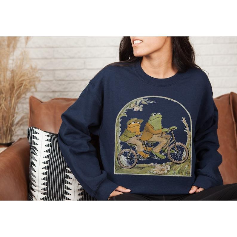 Frog And Toad Crewneck Sweatshirt, Vintage Classic Book Sweatshirt, Cottagecore Aesthetic