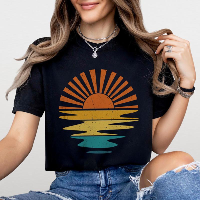 Sunset Shirt, Summer Shirt, Sun Shirt, Retro Sunshine Shirt, Sun Rays Tee, Beachy Vibes Tee, Comfort Shirt for Women, Beach TShirt, Summer Vacation TShirts, Retro Summer Time, Sunsets Tee, Matching Beach TShirt, Girls Trip Tee, Gift for Friend Women Top